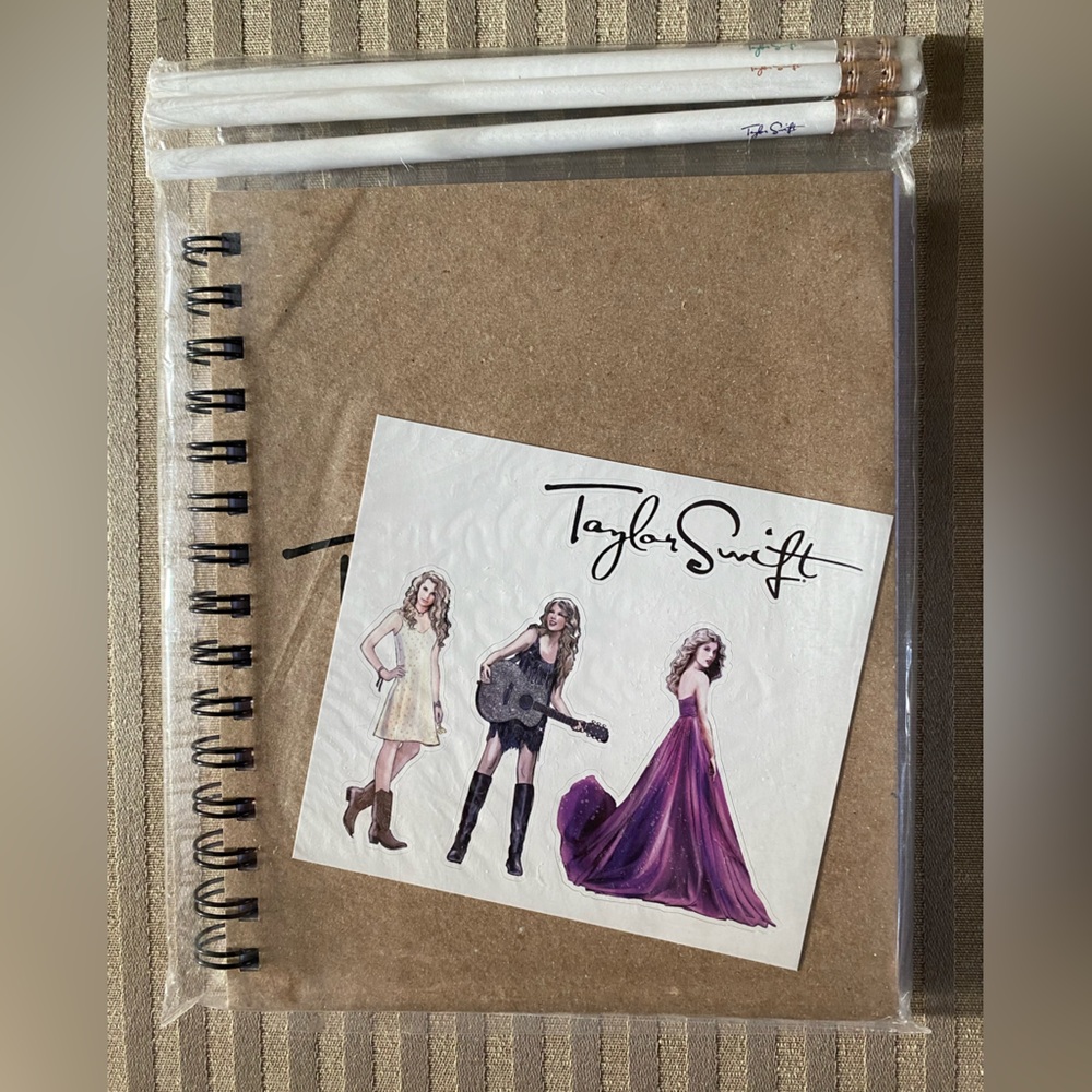 Official Taylor Swift Script Logo Notebook Set - Picture 2 of 4